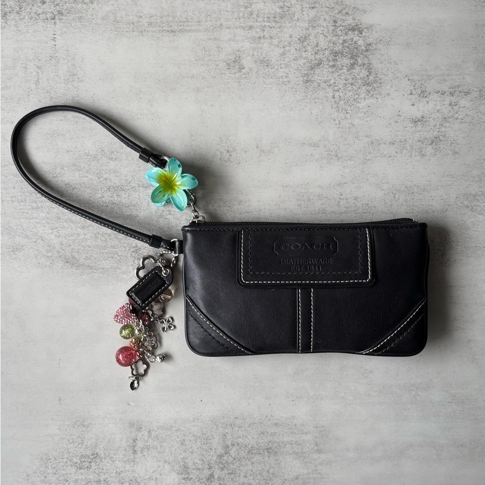 Black Leather Coach Clutch Wristlet 🖤